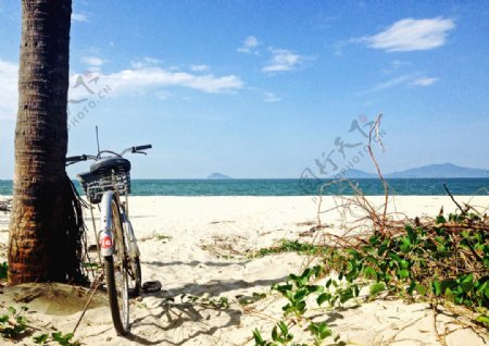 沙滩的自行车图片