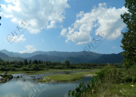 青山绿水的宏村风景图片