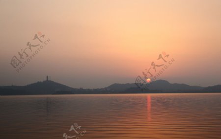 南湖日落图片