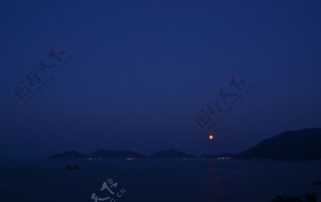 蓝色的下川岛夜景图片