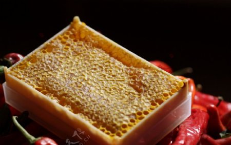江山碧之新疆蜂巢蜜图片
