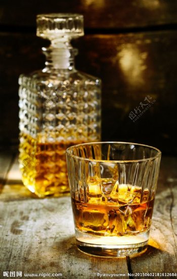 威士忌酒高清图片