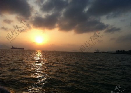 海上夕阳晚景图图片
