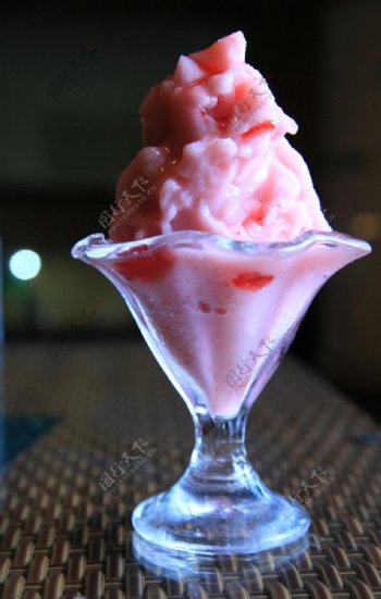 草莓冰沙摄影图片