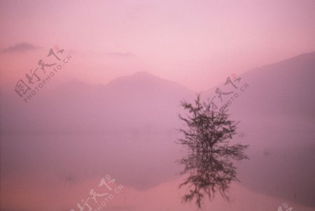湖泊山地青山图片