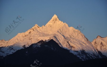 梅里雪山日照金山图片