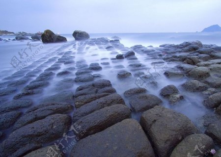 岩石海滩景观图片