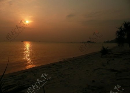 日落夕阳海边图片