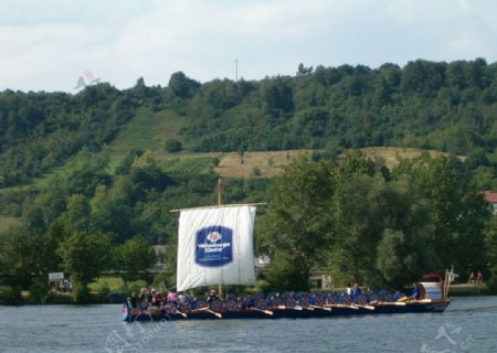 莱茵河上的龙舟图片