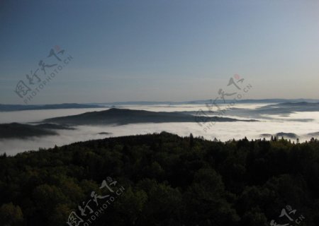 林海晨雾图片