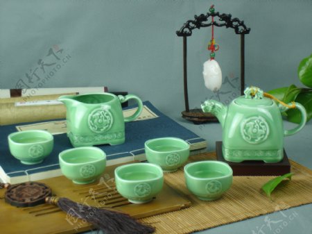 时尚青瓷精品茶具组图片