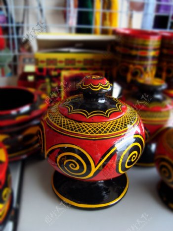彝族漆器汤罐图片