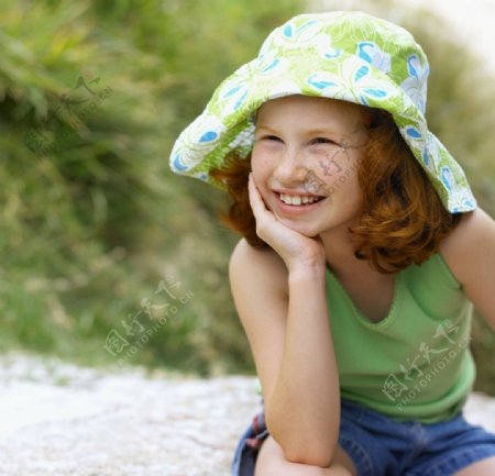 快乐微笑的小女孩图片