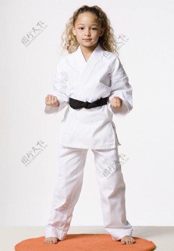练武术的小女孩图片