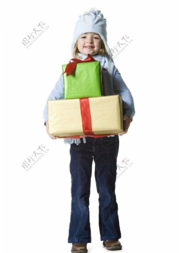 抱着礼盒的可爱小女孩图片