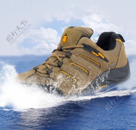 户外防水运动鞋登山鞋图片
