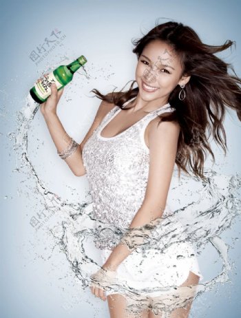 美女啤酒宣传广告图片