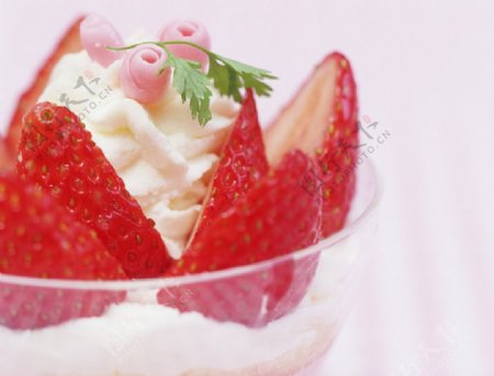 草莓奶油杯