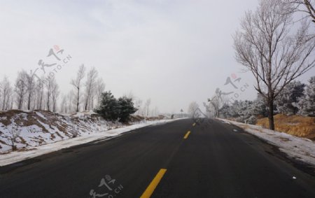 冬天雾淞公路