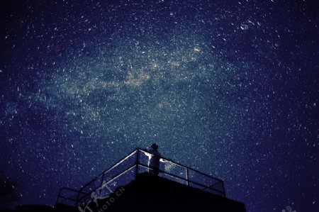 夜间观看星空