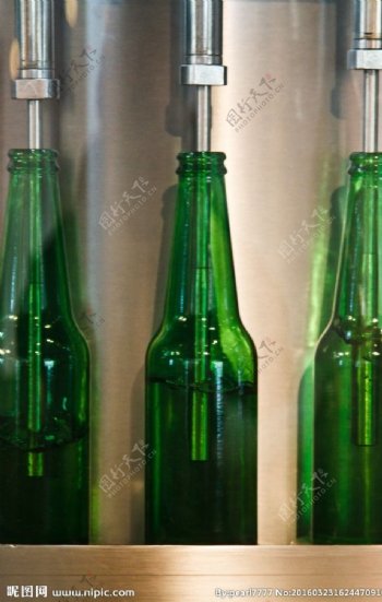 啤酒厂灌装酒水