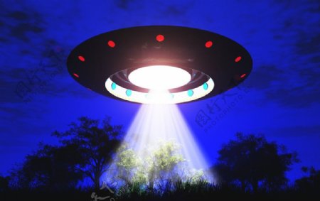 UFO飞行在城市上空高清