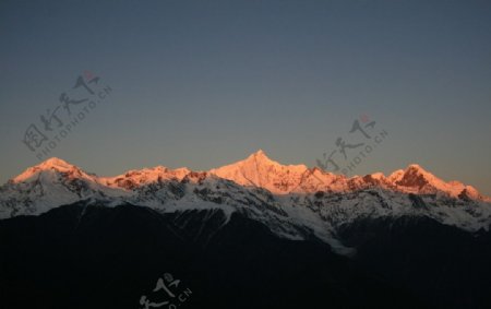 日照金山