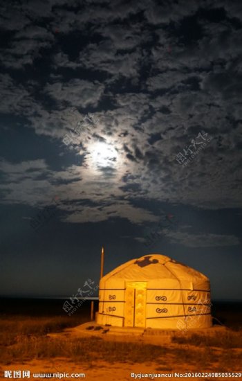 蒙古包的夜景