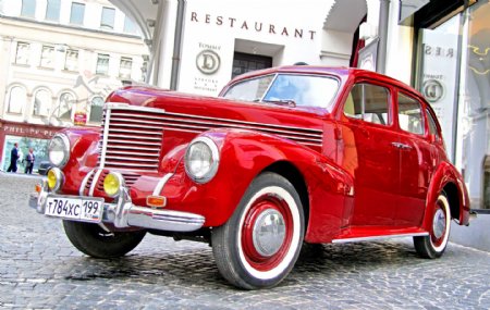 欧洲红色汽车