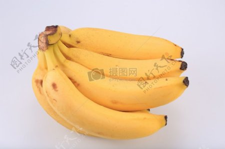 放在桌面上的香蕉