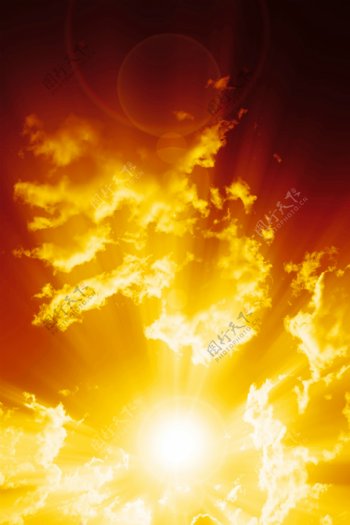 金色云朵和太阳图片