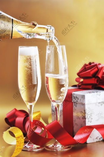 香槟与新年礼物图片