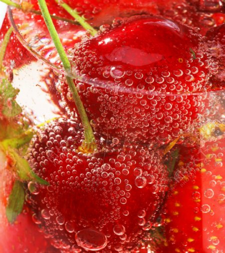 杯中新鲜草莓图片
