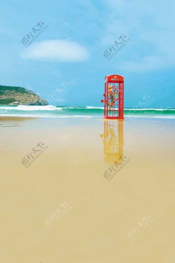 在沙滩上的电话亭影楼摄影背景图片