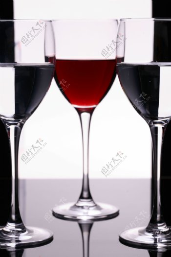 酒与酒杯创意设计图片图片