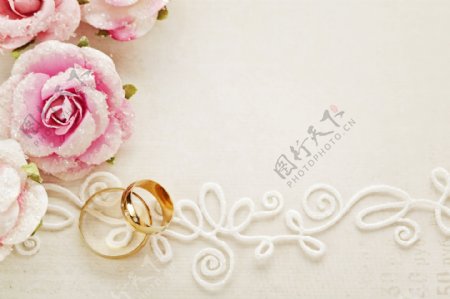 婚礼花朵与戒指图片