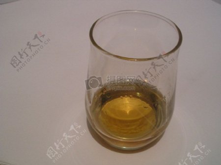 玻璃杯中的威士忌