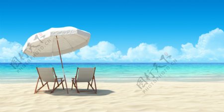 沙滩椅与海边遮阳伞