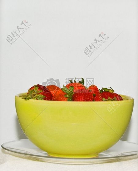碗里的草莓素材