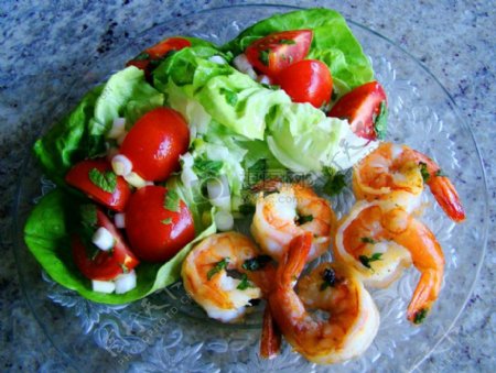 蔬菜沙拉和大虾