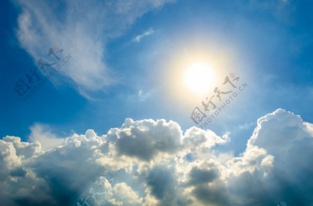 太阳与白云图片