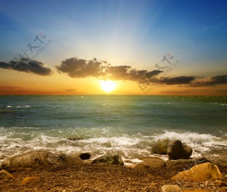 清晨日出海边美景图片