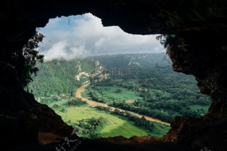 自然洞穴望风