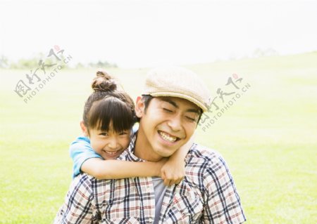 开心幸福的父女图片