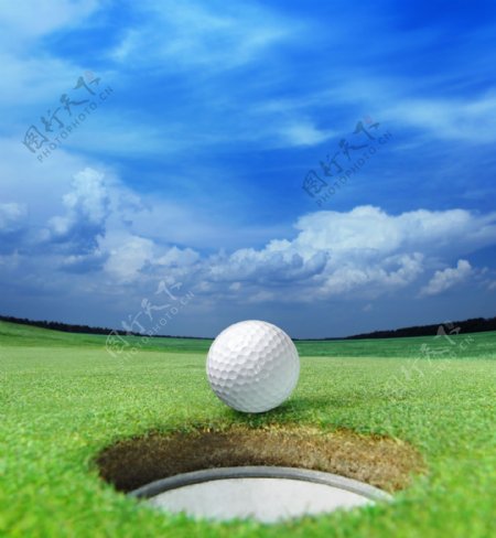 高尔夫球与球洞