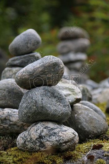 野外的石头