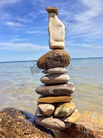 海边坚硬的石头