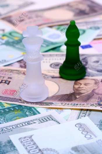 国际象棋与日元钞票图片