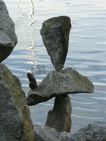 海水上的岩石