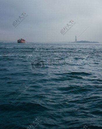 海水海洋新约克船雾河雕像的自由团结国家的美国